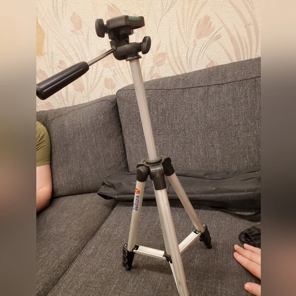 Victory Adjustable 6' Professional Lightweight Tripod with Carrying Case